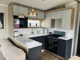 Blue Dolphin Holiday Park - Holiday Accommodation 20187 - North Yorkshire (incl. Whitby) - 1187252 - thumbnail photo 6