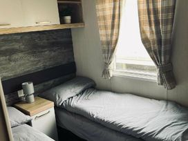Blue Dolphin Holiday Park - Holiday Accommodation 20187 - North Yorkshire (incl. Whitby) - 1187252 - thumbnail photo 12