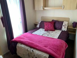 Manorbier Country Park - Holiday Accommodation 20247 - South Wales - 1187278 - thumbnail photo 10