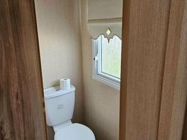 Lyons Robin Hood - Holiday Accommodation 20249 - North Wales - 1187280 - thumbnail photo 4