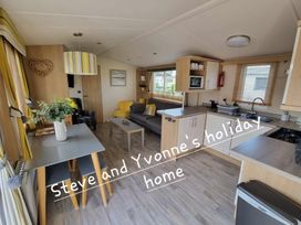 Greenacres Holiday Park - Holiday Accommodation 20263 - North Wales - 1187285 - thumbnail photo 6