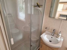 Greenacres Holiday Park - Holiday Accommodation 20263 - North Wales - 1187285 - thumbnail photo 9