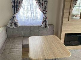 Lyons Robin Hood - Holiday Accommodation 20270 - North Wales - 1187290 - thumbnail photo 2