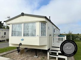Golden Palm Resort - Holiday Accommodation 20312 - Lincolnshire - 1187305 - thumbnail photo 1