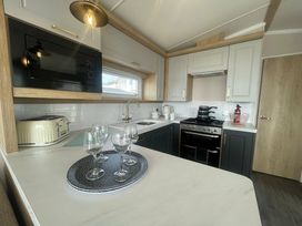 Pendine Sands - Holiday Accommodation 20319 - South Wales - 1187309 - thumbnail photo 5