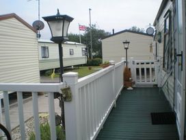 Golden Gate Holiday Centre - Holiday Accommodation 2032 - North Wales - 1187310 - thumbnail photo 2