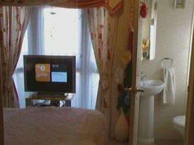 Golden Gate Holiday Centre - Holiday Accommodation 2032 - North Wales - 1187310 - thumbnail photo 10