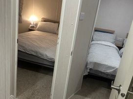 Trecco Bay - Holiday Accommodation 20320 - Somerset & Wiltshire - 1187311 - thumbnail photo 11