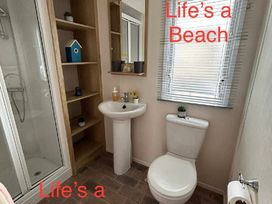 Presthaven Beach Resort - Holiday Accommodation 20329 - North Wales - 1187315 - thumbnail photo 9