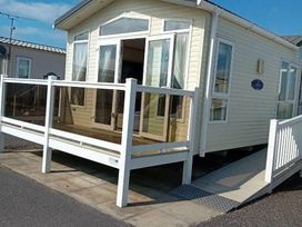 Happy Days Caravan Park - Holiday Accommodation 20333 - North Wales - 1187318 - thumbnail photo 2