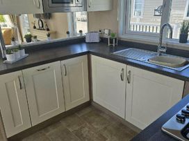 Happy Days Caravan Park - Holiday Accommodation 20333 - North Wales - 1187318 - thumbnail photo 12