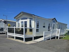 Happy Days Caravan Park - Holiday Accommodation 20333 - North Wales - 1187318 - thumbnail photo 14