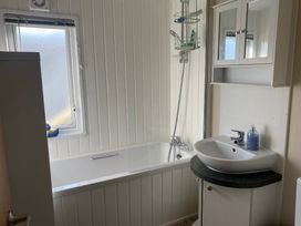 Cayton Bay Caravan Park - Holiday Accommodation 20341 - North Yorkshire (incl. Whitby) - 1187323 - thumbnail photo 7