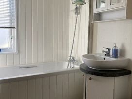 Cayton Bay Caravan Park - Holiday Accommodation 20341 - North Yorkshire (incl. Whitby) - 1187323 - thumbnail photo 10