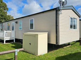 Caister Holiday Park - Holiday Accommodation 20352 - Norfolk - 1187332 - thumbnail photo 3