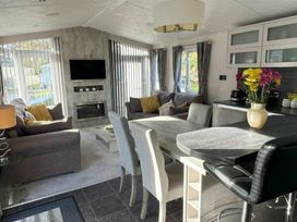 Oakdene Forest Park - Holiday Accommodation 20354 - Hampshire - 1187334 - thumbnail photo 4