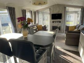 Oakdene Forest Park - Holiday Accommodation 20354 - Hampshire - 1187334 - thumbnail photo 5