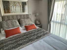 Oakdene Forest Park - Holiday Accommodation 20354 - Hampshire - 1187334 - thumbnail photo 14