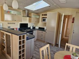 Skipsea Sands Holiday Park - Holiday Accommodation 20355 - North Yorkshire (incl. Whitby) - 1187335 - thumbnail photo 5