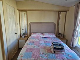 Skipsea Sands Holiday Park - Holiday Accommodation 20355 - North Yorkshire (incl. Whitby) - 1187335 - thumbnail photo 6