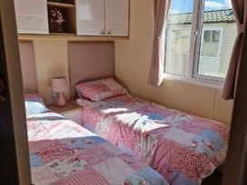 Skipsea Sands Holiday Park - Holiday Accommodation 20355 - North Yorkshire (incl. Whitby) - 1187335 - thumbnail photo 7