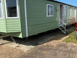 Hayling Island Holiday Park - Meadow Bay Villages - Holiday Accommodation 20391 - Hampshire - 1187343 - thumbnail photo 17