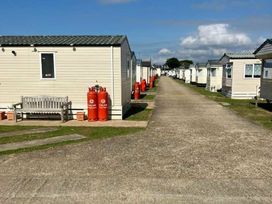 Hayling Island Holiday Park - Meadow Bay Villages - Holiday Accommodation 20391 - Hampshire - 1187343 - thumbnail photo 18