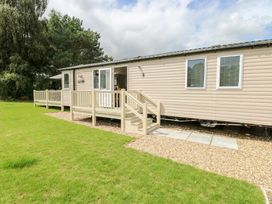 Caldecott Hall Country Park - Holiday Accommodation 20443 - Norfolk - 1187356 - thumbnail photo 1