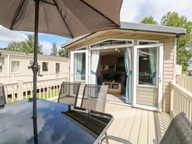 Caldecott Hall Country Park - Holiday Accommodation 20443 - Norfolk - 1187356 - thumbnail photo 3