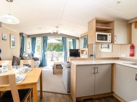 Caldecott Hall Country Park - Holiday Accommodation 20443 - Norfolk - 1187356 - thumbnail photo 6