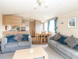 Caldecott Hall Country Park - Holiday Accommodation 20443 - Norfolk - 1187356 - thumbnail photo 8