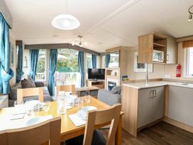 Caldecott Hall Country Park - Holiday Accommodation 20443 - Norfolk - 1187356 - thumbnail photo 12