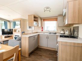 Caldecott Hall Country Park - Holiday Accommodation 20443 - Norfolk - 1187356 - thumbnail photo 13