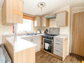 Caldecott Hall Country Park - Holiday Accommodation 20443 - Norfolk - 1187356 - thumbnail photo 14