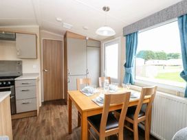 Caldecott Hall Country Park - Holiday Accommodation 20443 - Norfolk - 1187356 - thumbnail photo 15