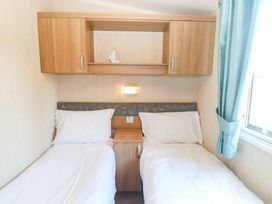 Caldecott Hall Country Park - Holiday Accommodation 20443 - Norfolk - 1187356 - thumbnail photo 17