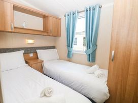 Caldecott Hall Country Park - Holiday Accommodation 20443 - Norfolk - 1187356 - thumbnail photo 18