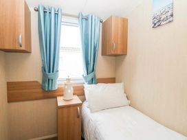 Caldecott Hall Country Park - Holiday Accommodation 20443 - Norfolk - 1187356 - thumbnail photo 19