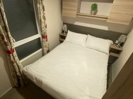 Devon Cliffs Holiday Park - Holiday Accommodation 20460 - Devon - 1187364 - thumbnail photo 7