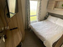 Devon Cliffs Holiday Park - Holiday Accommodation 20460 - Devon - 1187364 - thumbnail photo 8