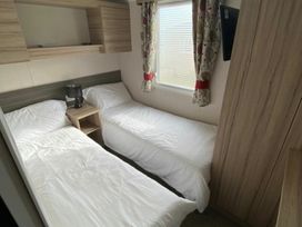 Devon Cliffs Holiday Park - Holiday Accommodation 20460 - Devon - 1187364 - thumbnail photo 9