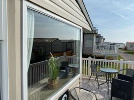 Devon Cliffs Holiday Park - Holiday Accommodation 20460 - Devon - 1187364 - thumbnail photo 12