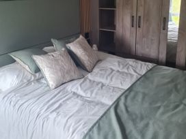 A bedroom with a bed and wardrobe at Seashore Holiday Park - Holiday Accommodation 20465, Great Yarmouth