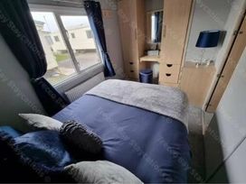 Trecco Bay - Holiday Accommodation 20471 - Somerset & Wiltshire - 1187370 - thumbnail photo 3