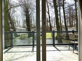 Weeley Bridge Holiday Park - Holiday Accommodation 20473 - Suffolk & Essex - 1187371 - thumbnail photo 3