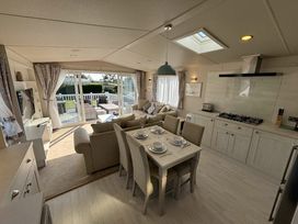 Greenacres Holiday Park - Holiday Accommodation 20482 - North Wales - 1187377 - thumbnail photo 4