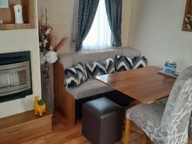 Martello Beach Holiday Park - Holiday Accommodation 20496 - Suffolk & Essex - 1187381 - thumbnail photo 4