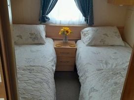Martello Beach Holiday Park - Holiday Accommodation 20496 - Suffolk & Essex - 1187381 - thumbnail photo 18