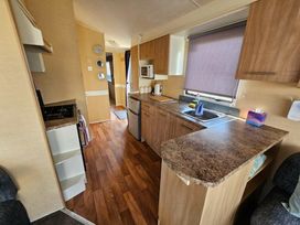 Lyons Robin Hood - Holiday Accommodation 20498 - North Wales - 1187382 - thumbnail photo 8