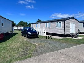 Hopton Holiday Village - Holiday Accommodation 20504 - Suffolk & Essex - 1187386 - thumbnail photo 10